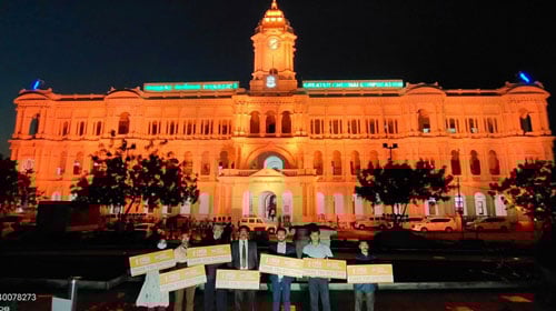 Rela Hospital lights up Ripon Building to honour doctors